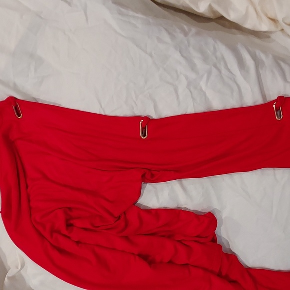 Trendy Cable & Gauge Red Long Sleeve w/ Gold Metal Accents Along Sleeve Shirt L - Picture 3 of 8